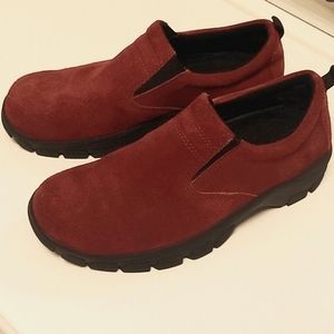 Covington Burgandy Red Nubuck Suede Slip On Comfort Clogs. Size 6